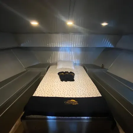 Hotel na wodzie Golden City